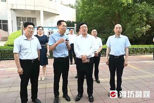 名记：文班对于引进特雷-杨的想法感兴趣 但不清楚波波的想法